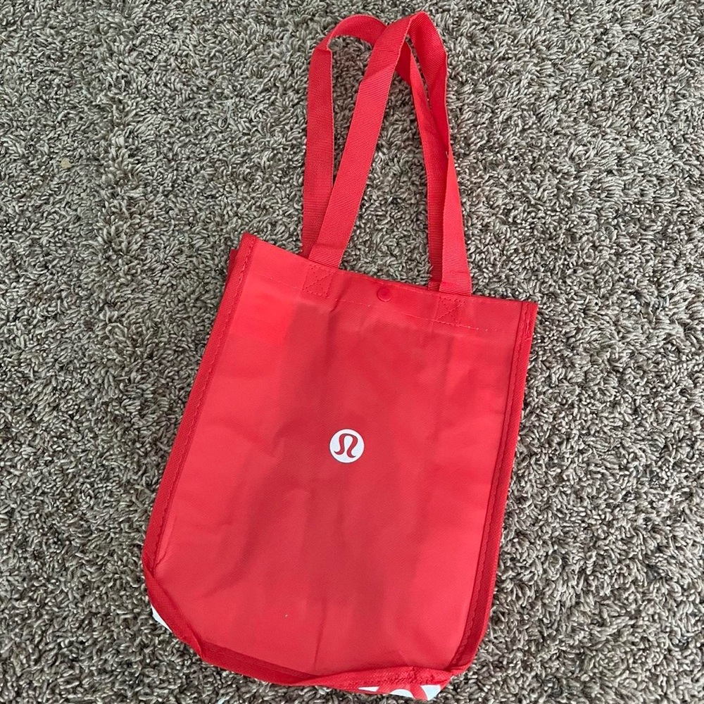 Assortment of 5 lululemon bags!